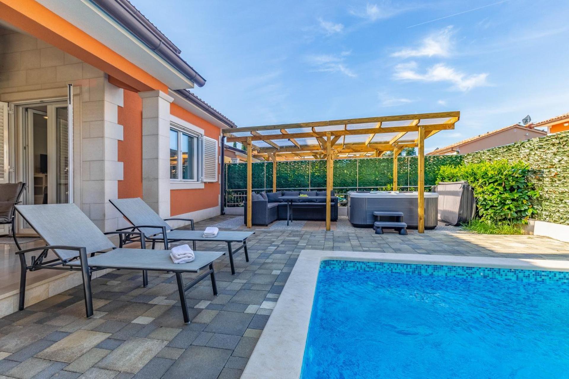 Villas Lotus With Pool And Jacuzzi Пула Экстерьер фото