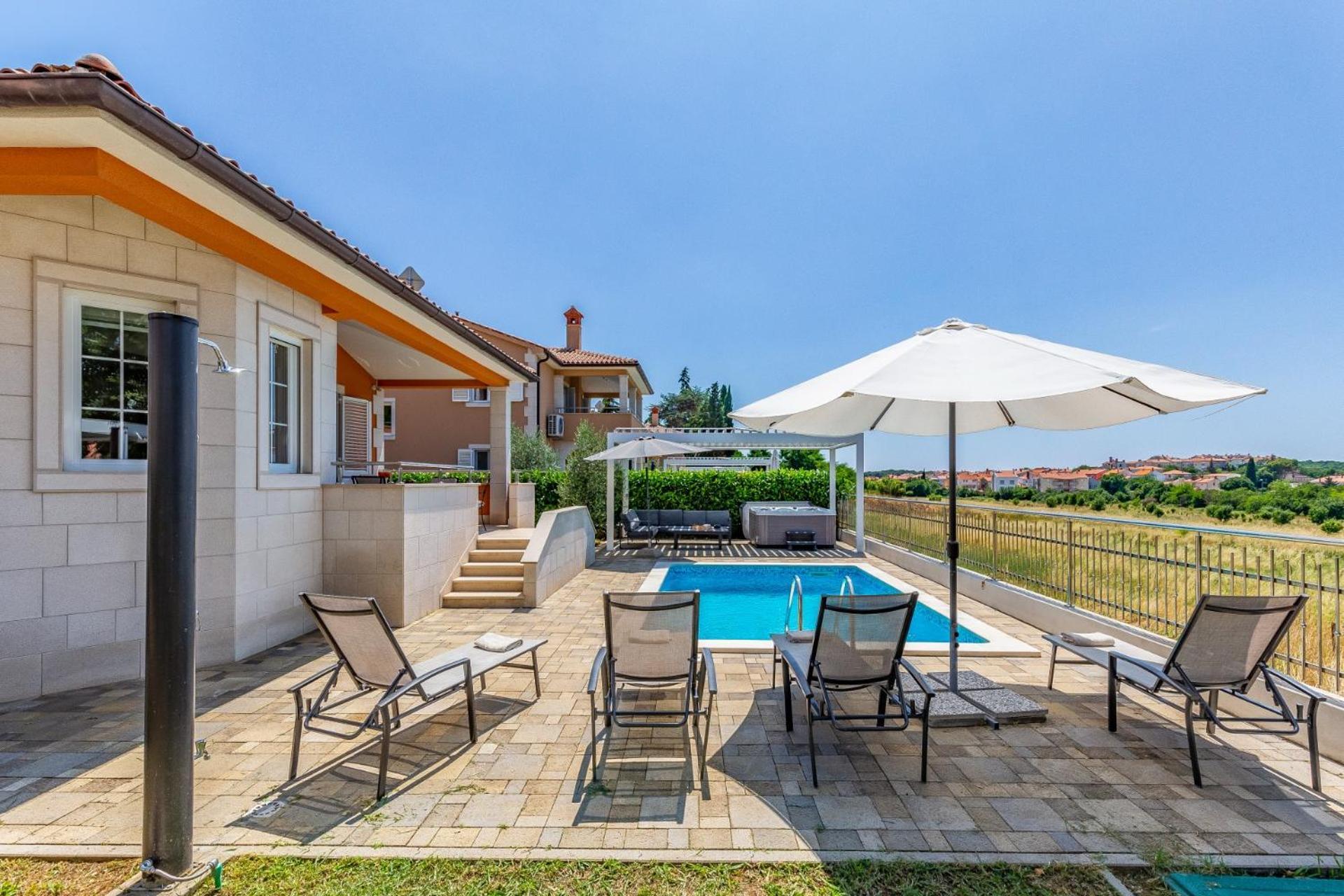 Villas Lotus With Pool And Jacuzzi Пула Экстерьер фото